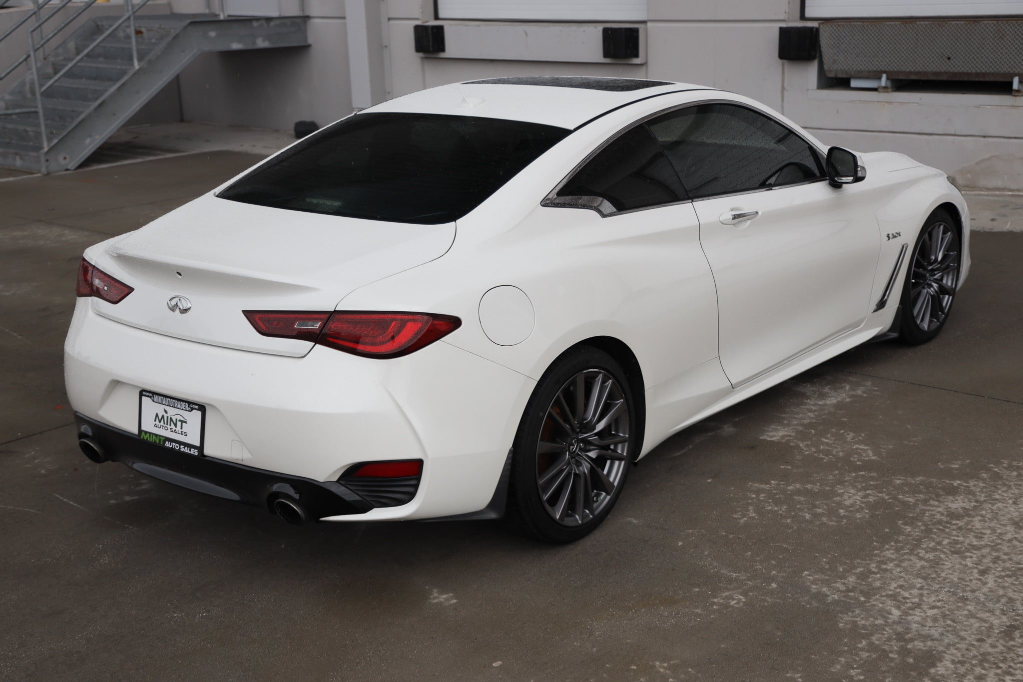 Used 2017 INFINITI Q60 Red Sport 400 RWD image 15