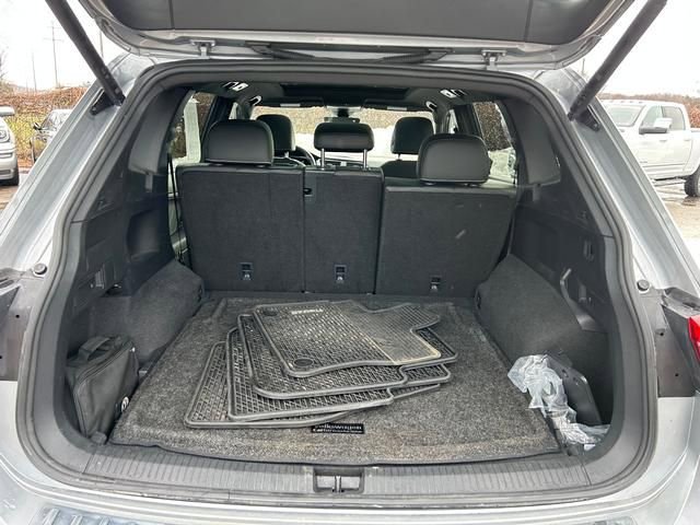 Used 2022 Volkswagen Tiguan SE R-Line image 22