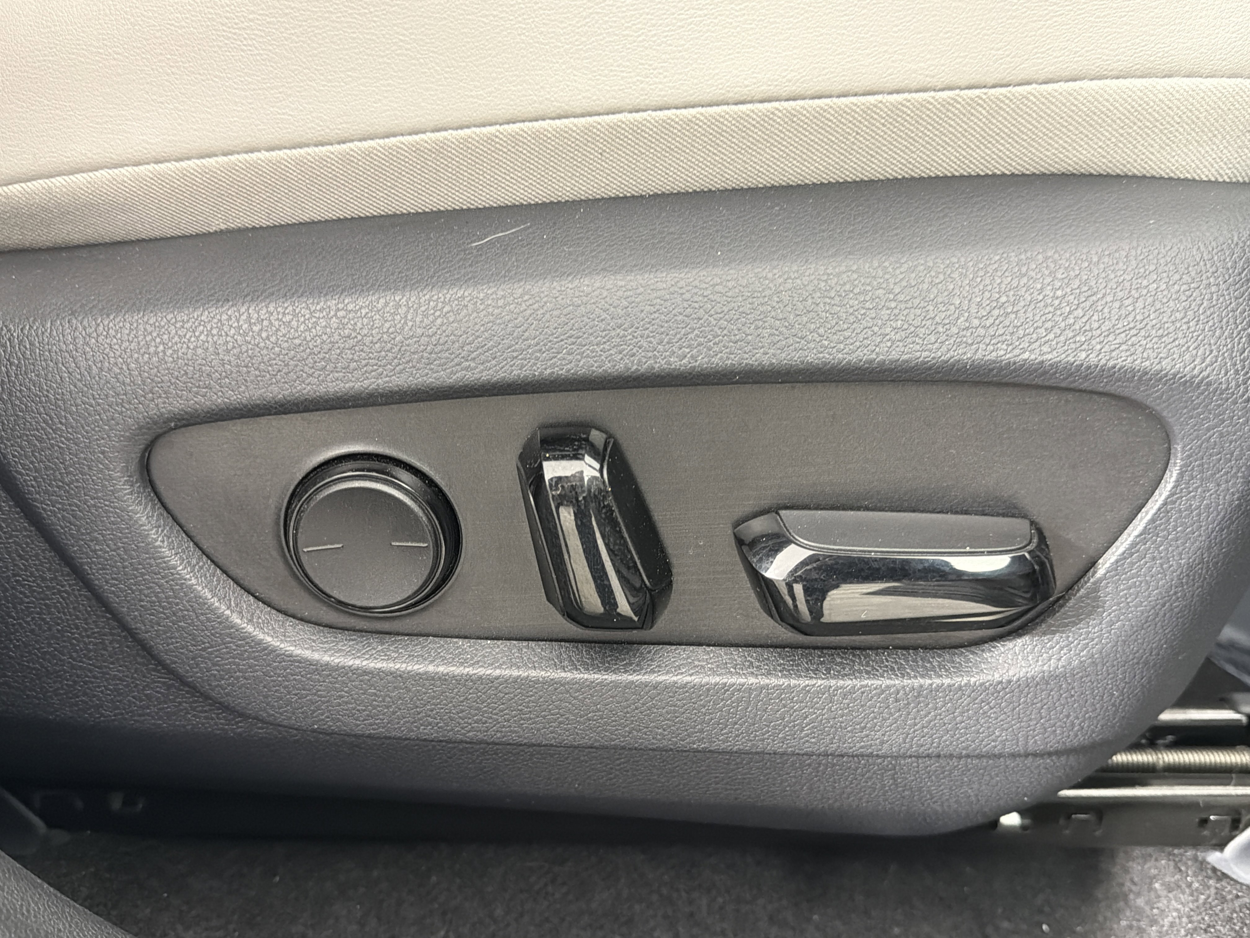 Used 2025 Lexus RX 350 w/ Convenience Package image 24