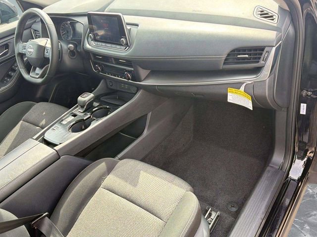Used 2025 Nissan Rogue SV image 6