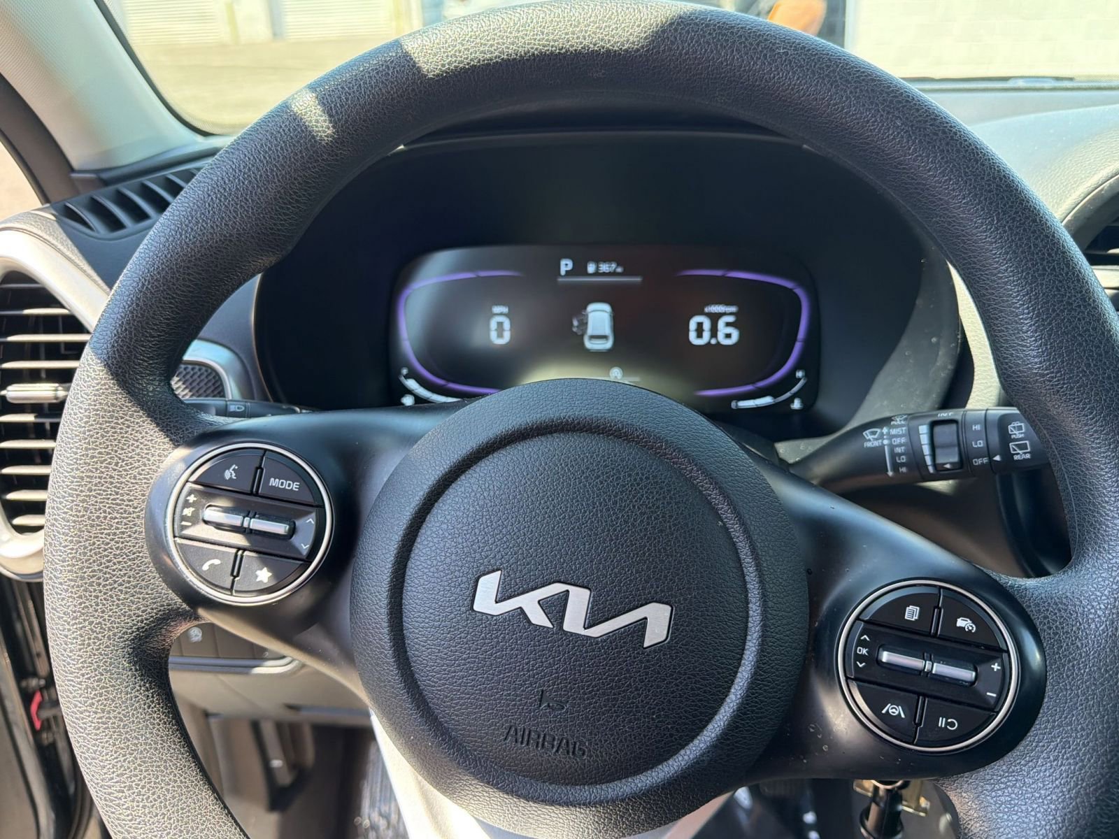 Used 2025 Kia Soul LX w/ LX Technology Package FWD image 10
