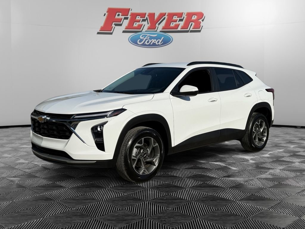 Used 2025 Chevrolet Trax LT FWD image 1