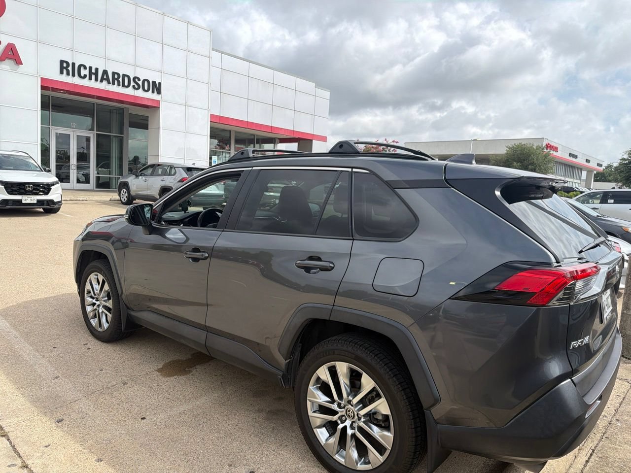 Used 2021 Toyota RAV4 XLE Premium FWD image 7