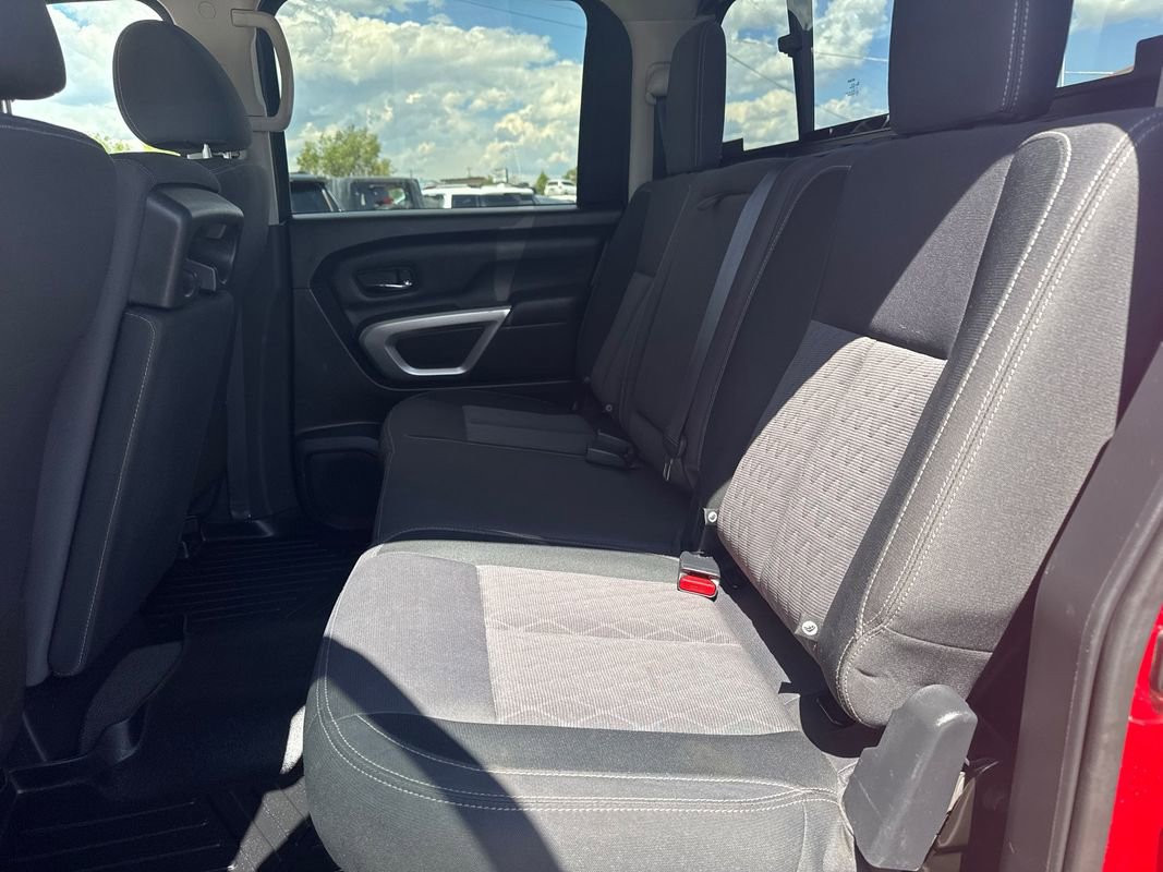 Used 2022 Nissan Titan SV image 7