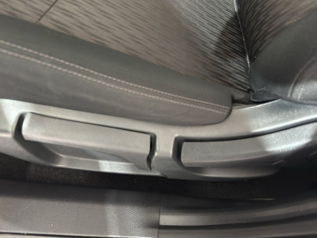 Used 2020 Nissan Rogue S image 25