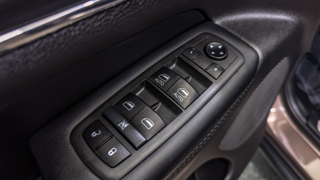 Used 2021 Jeep Grand Cherokee Limited image 25