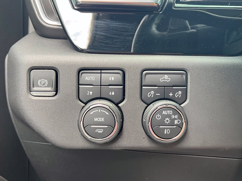 Used 2022 Chevrolet Silverado 1500 LT Trail Boss w/ Convenience Package II AWD/4WD image 16