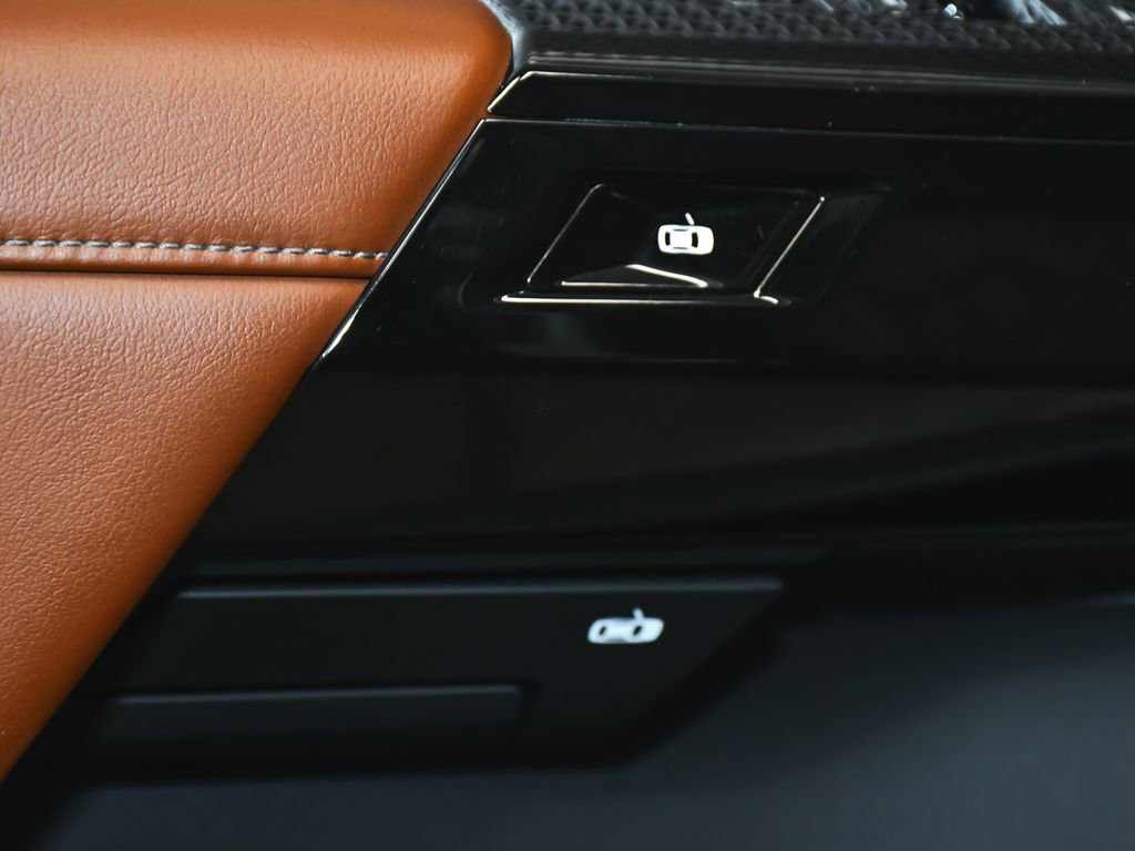 Used 2023 BMW 760i xDrive AWD/4WD image 12