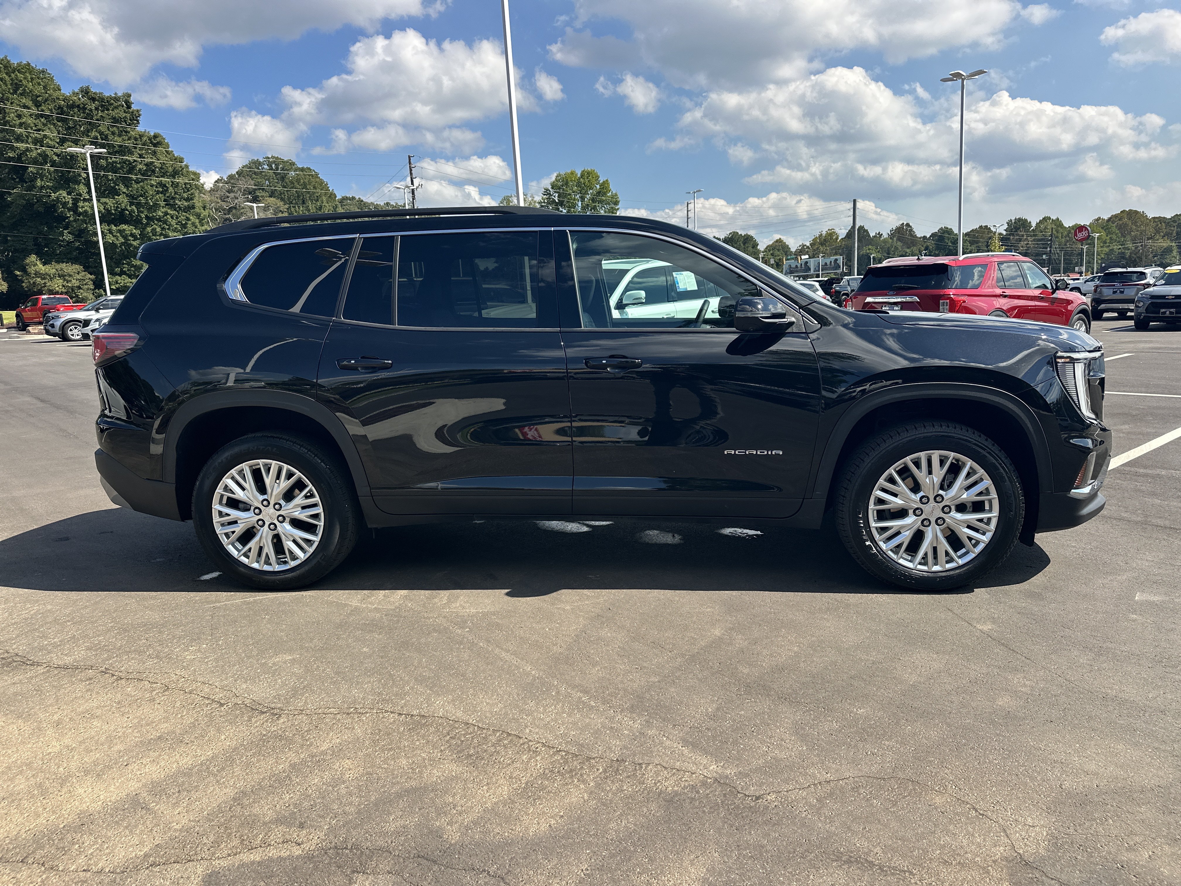 Used 2024 GMC Acadia Elevation FWD image 9