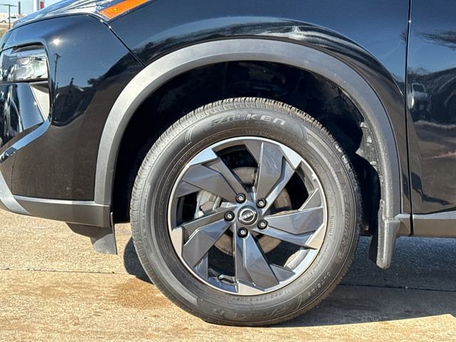 Certified 2025 Nissan Rogue SV image 6