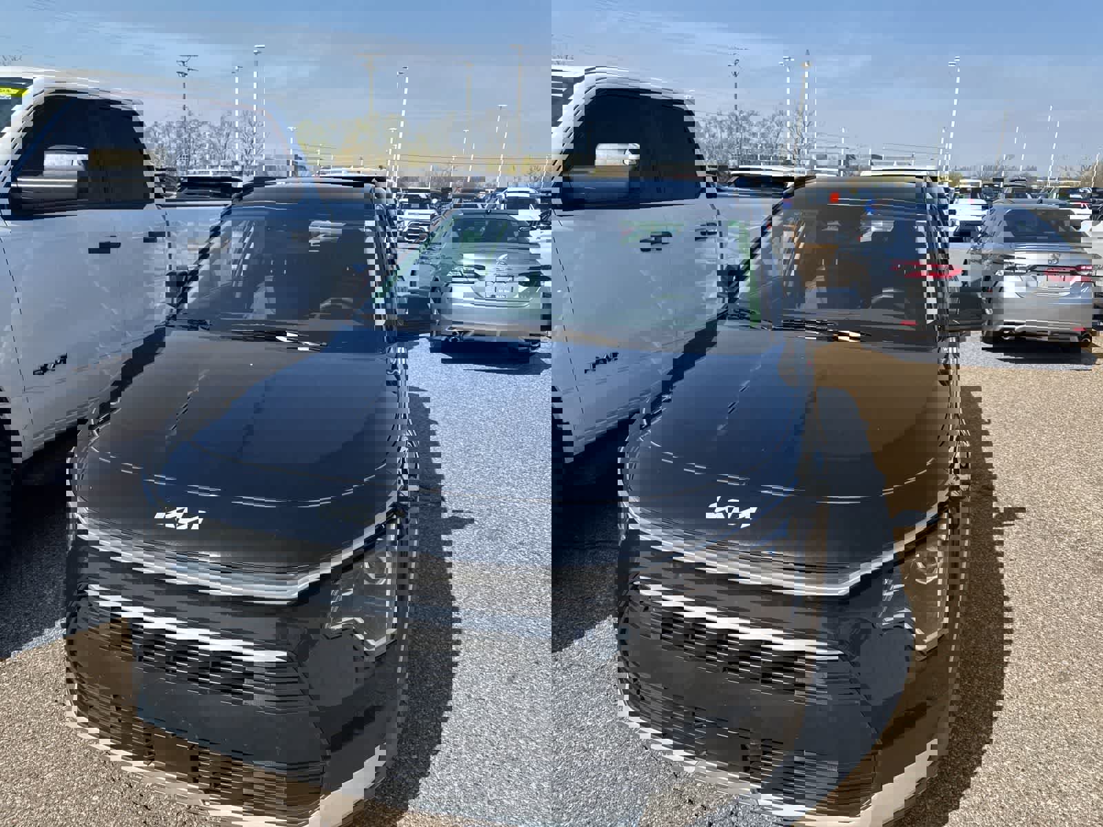 Used 2023 Kia Niro EX image 16