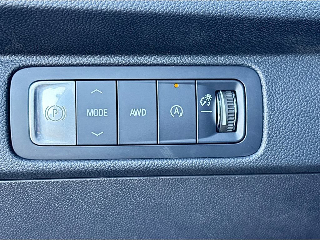 Used 2025 Chevrolet Traverse LT w/ Enhanced Driving Package AWD/4WD image 10