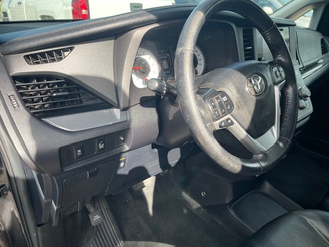 Used 2017 Toyota Sienna SE FWD image 11