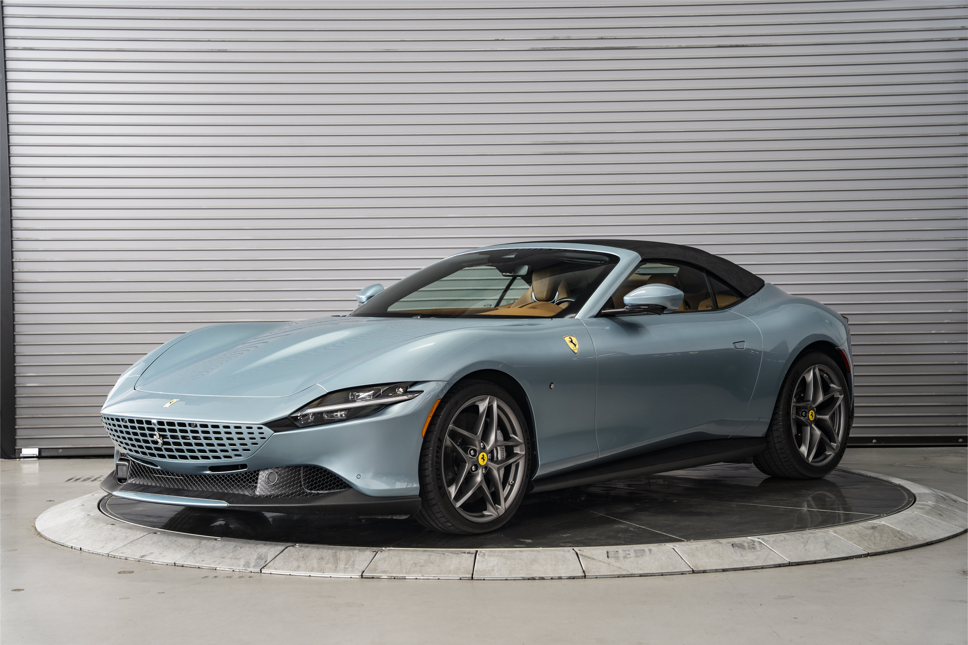 Used 2025 Ferrari Roma Spider RWD image 9