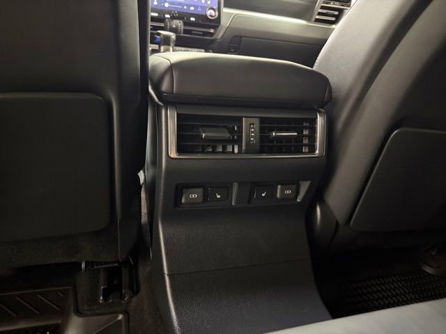 Used 2025 Lexus GX 550 AWD/4WD image 25