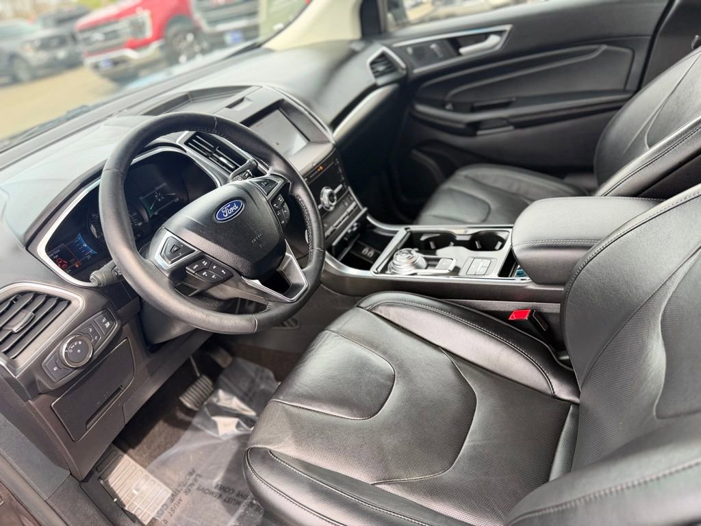 Used 2020 Ford Edge Titanium w/ Equipment Group 301A AWD/4WD image 16