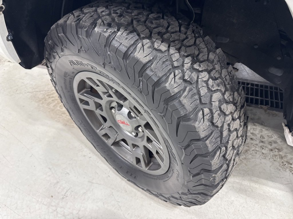 Used 2016 Toyota Tacoma TRD Sport w/ Premium & Technology Package image 5