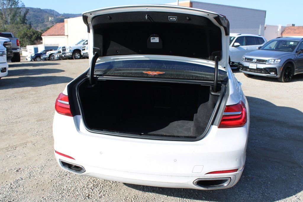 Used 2018 BMW 750i image 34