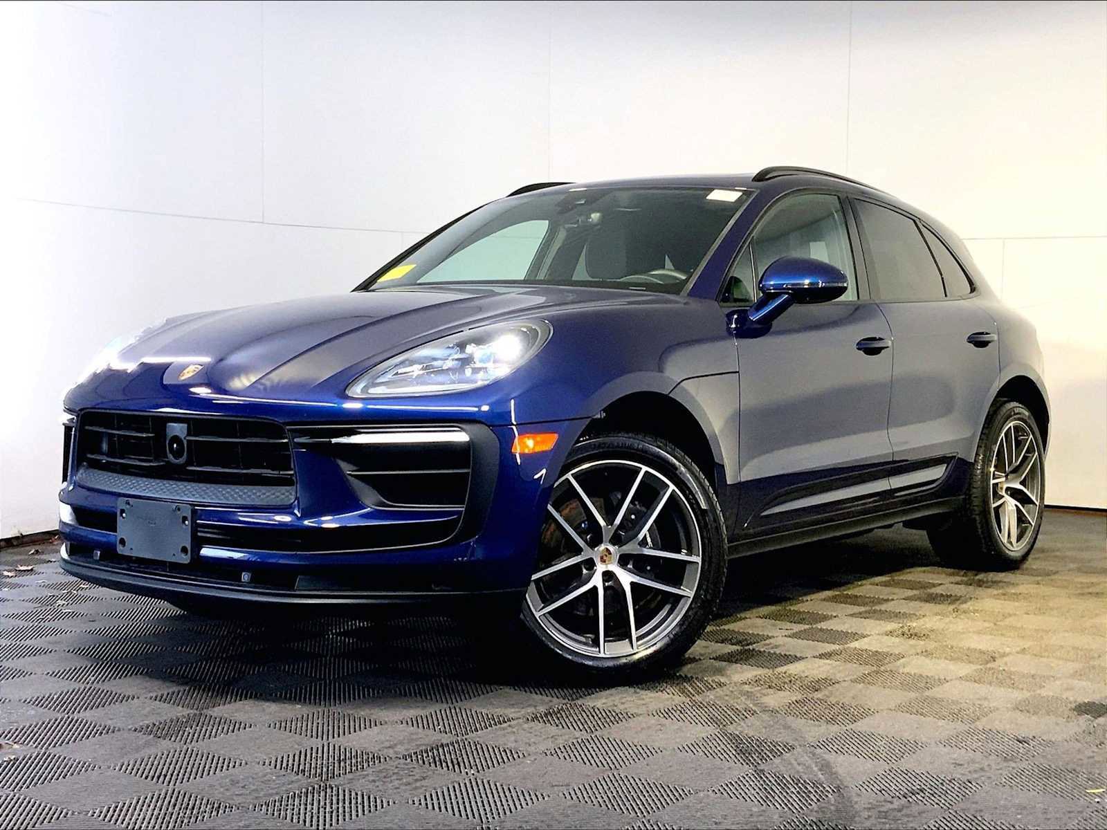 Certified 2025 Porsche Macan image 1
