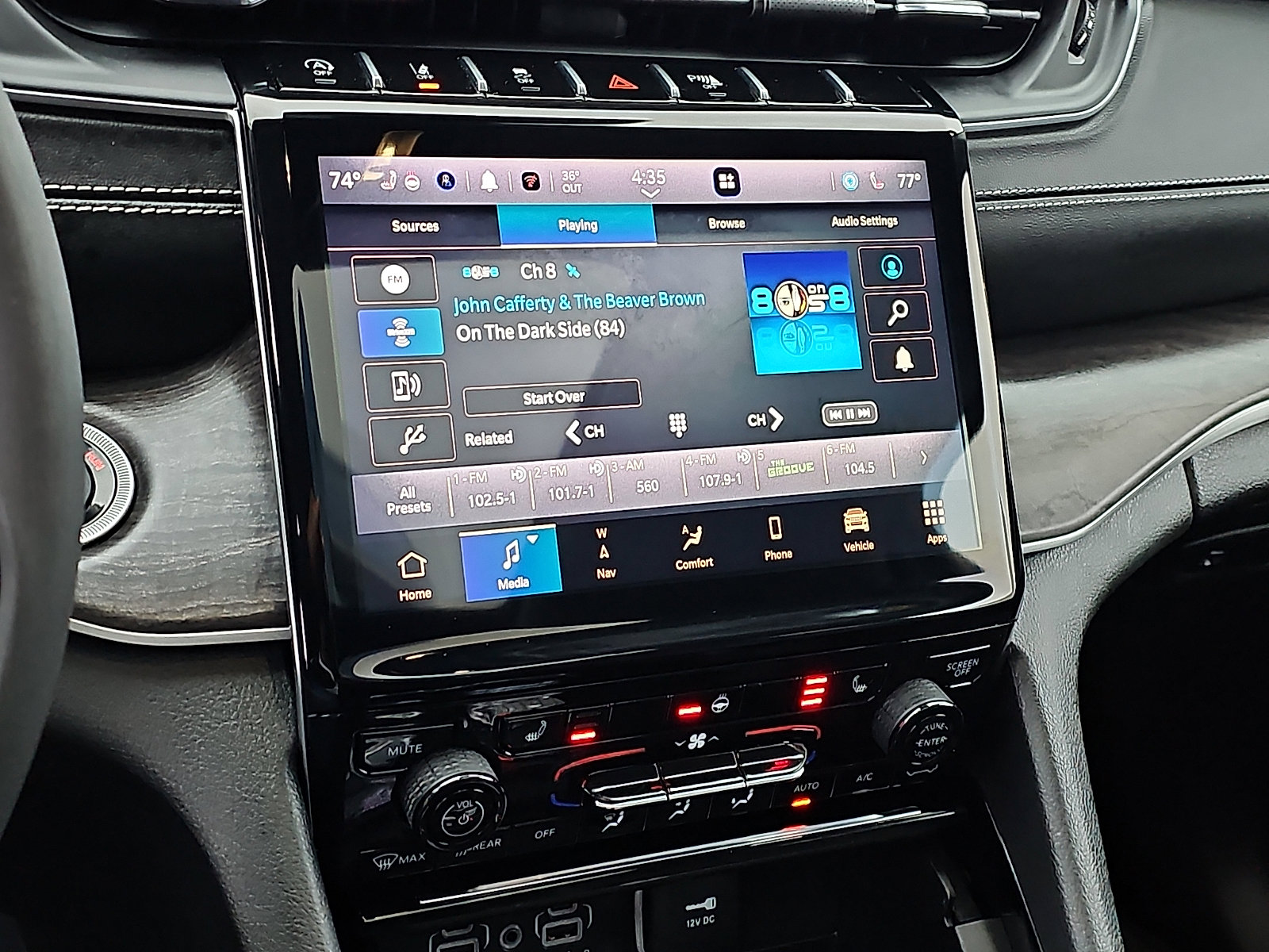 Used 2023 Jeep Grand Cherokee Limited image 19