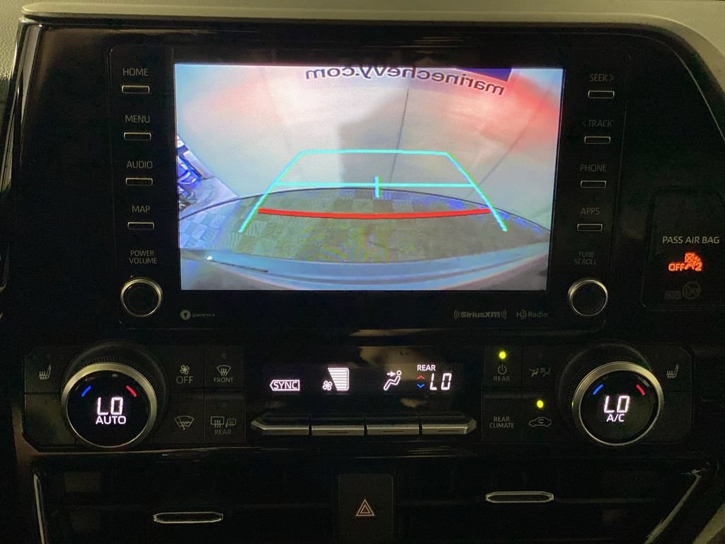 Used 2021 Toyota Highlander XLE FWD image 20