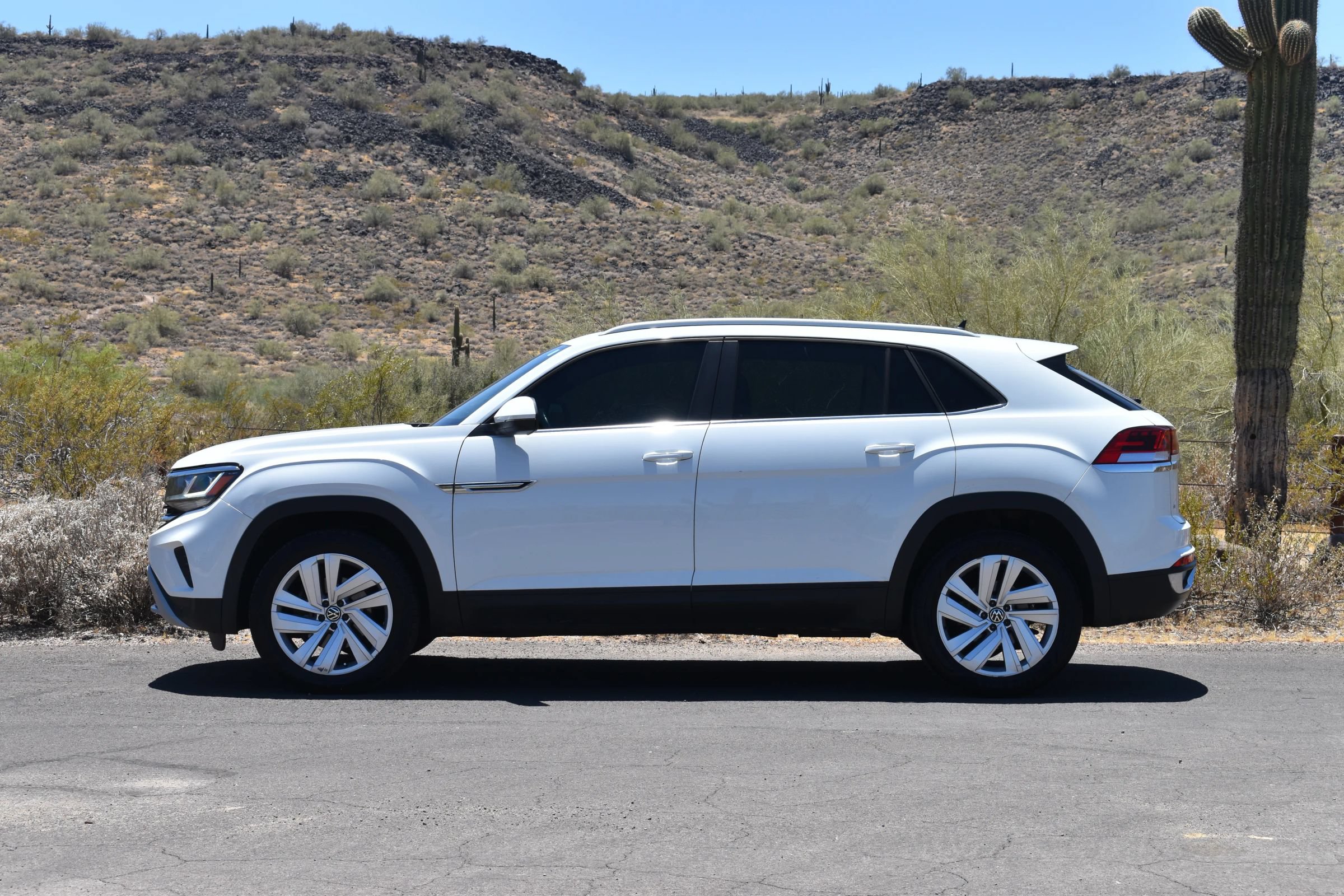 Used 2020 Volkswagen Atlas Cross Sport SE w/ Panoramic Sunroof Package AWD/4WD image 5