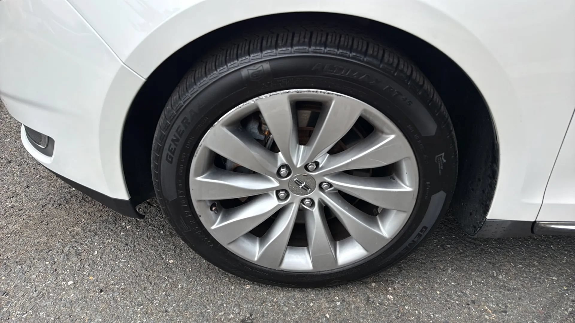 Used 2014 Lincoln MKS AWD w/ Equipment Group 101A image 9