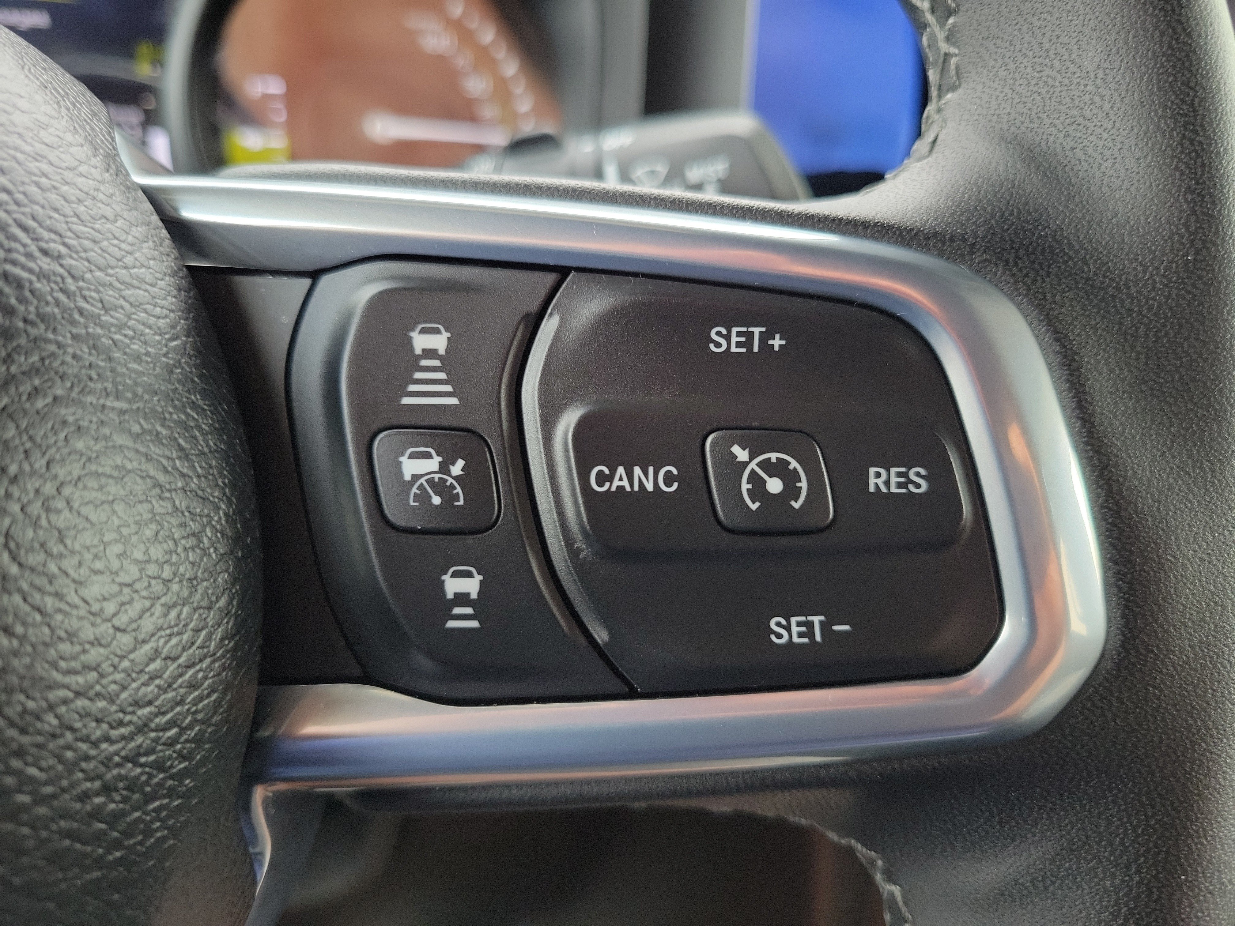 Used 2025 Jeep Wrangler Unlimited Sahara w/ Safety Group AWD/4WD image 17