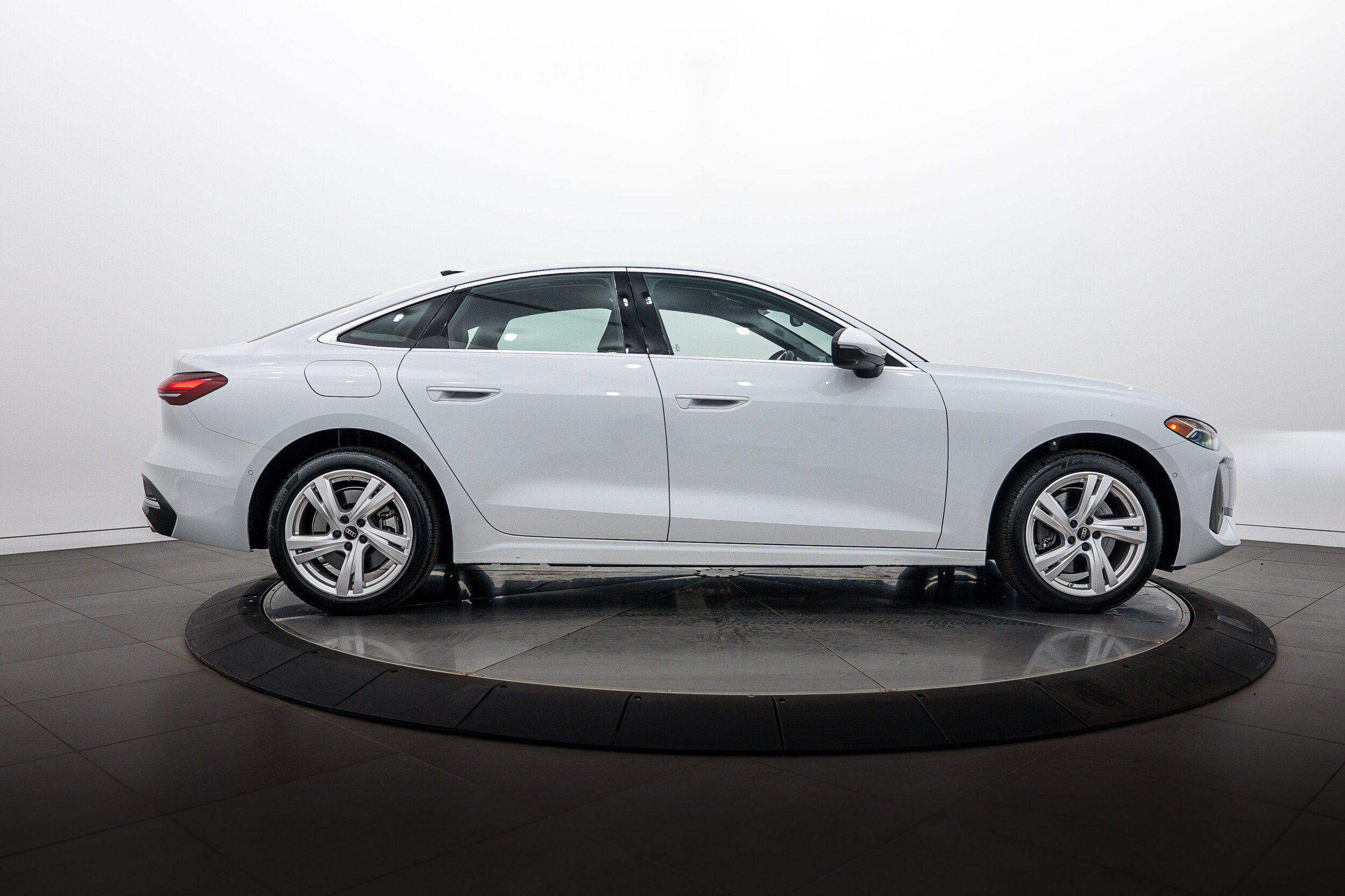 Used 2025 Audi A5 2.0T Premium Plus w/ Premium Plus AWD/4WD image 3