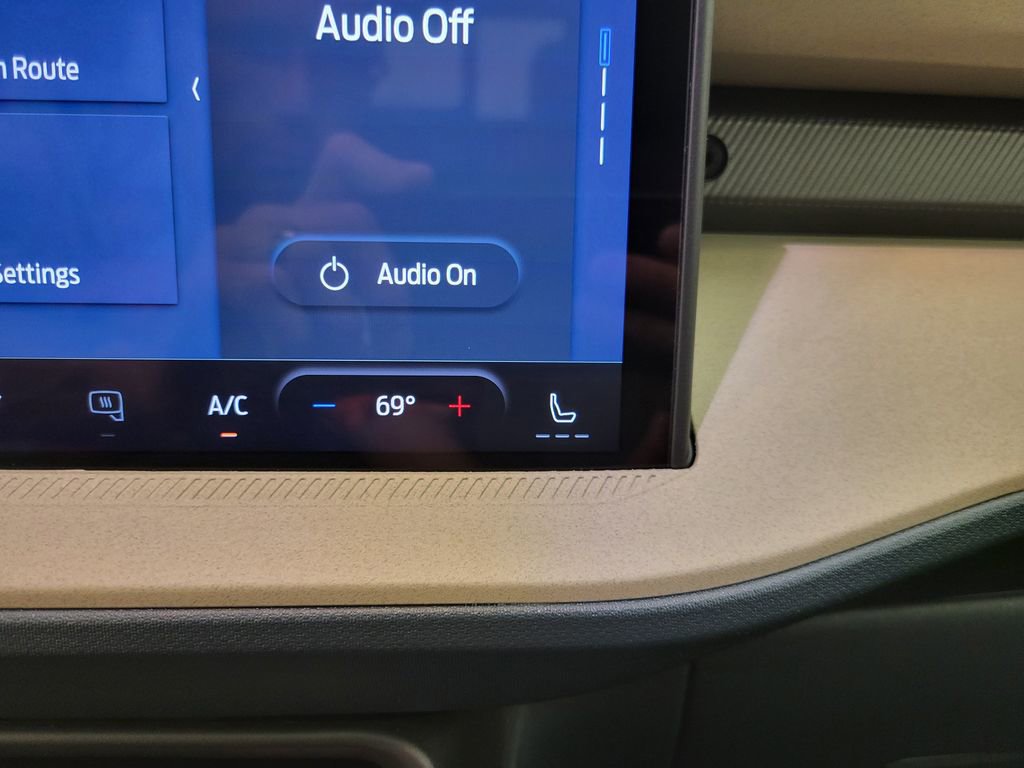 Used 2025 Ford Maverick Lariat w/ 4K Tow Package image 14