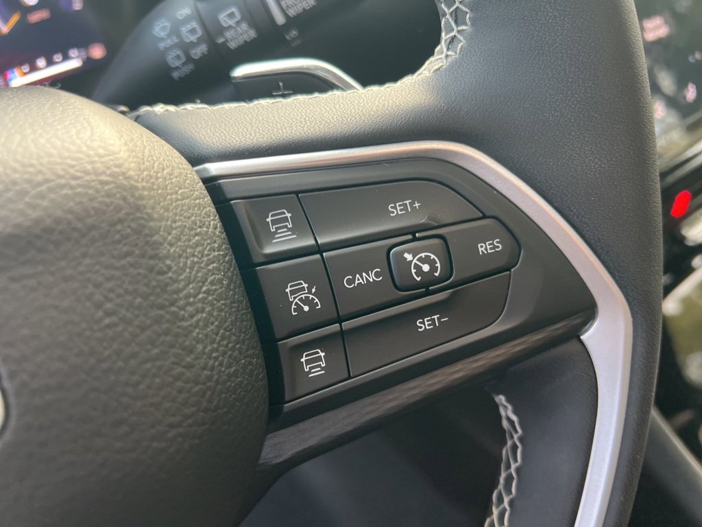 Used 2023 Jeep Grand Cherokee L Laredo image 15