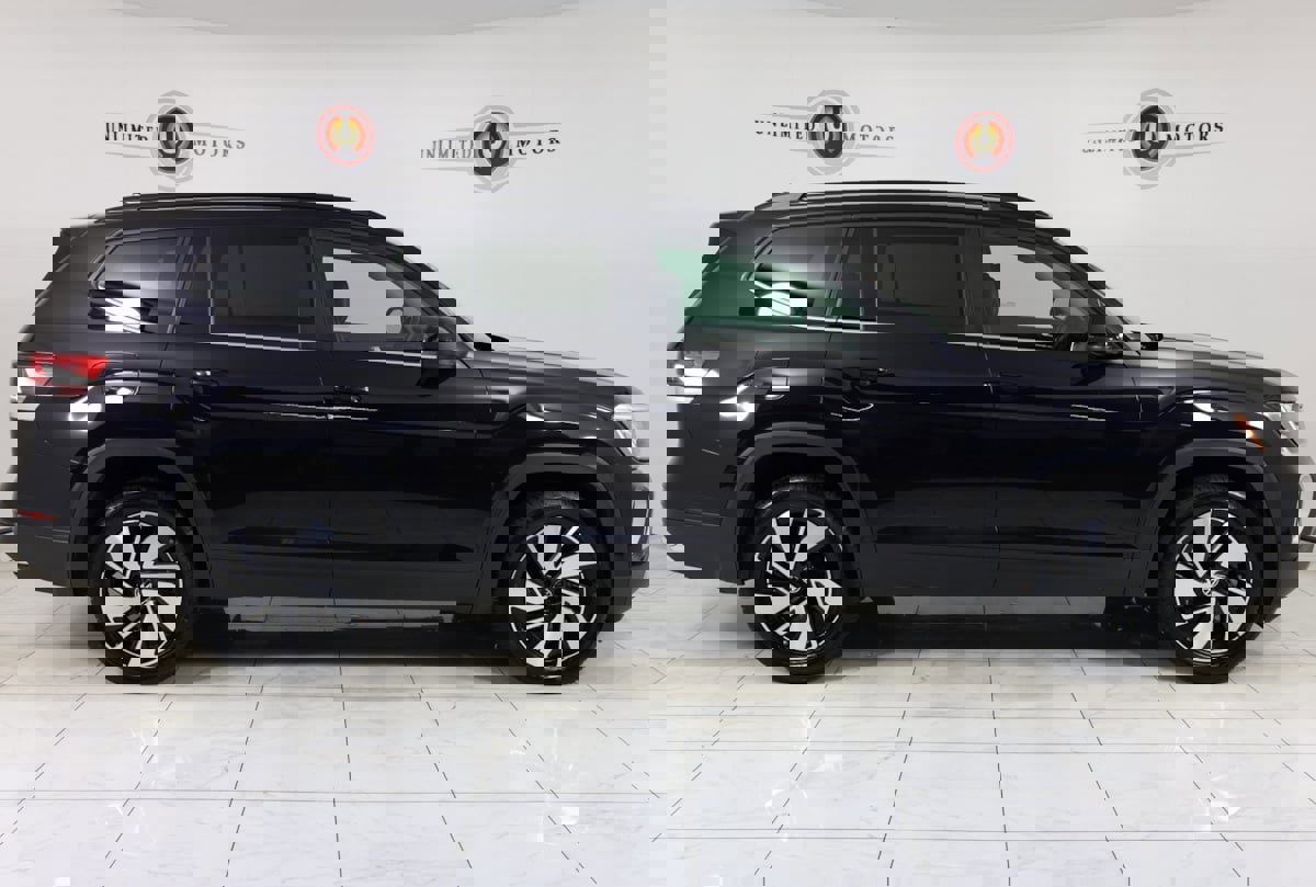 Used 2024 Volkswagen Atlas SE image 2