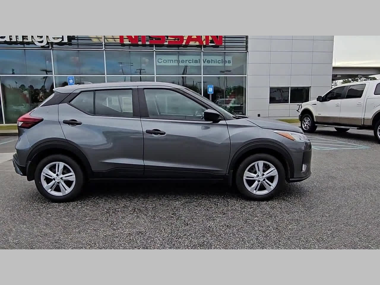 New 2025 Nissan Kicks Play S image 35