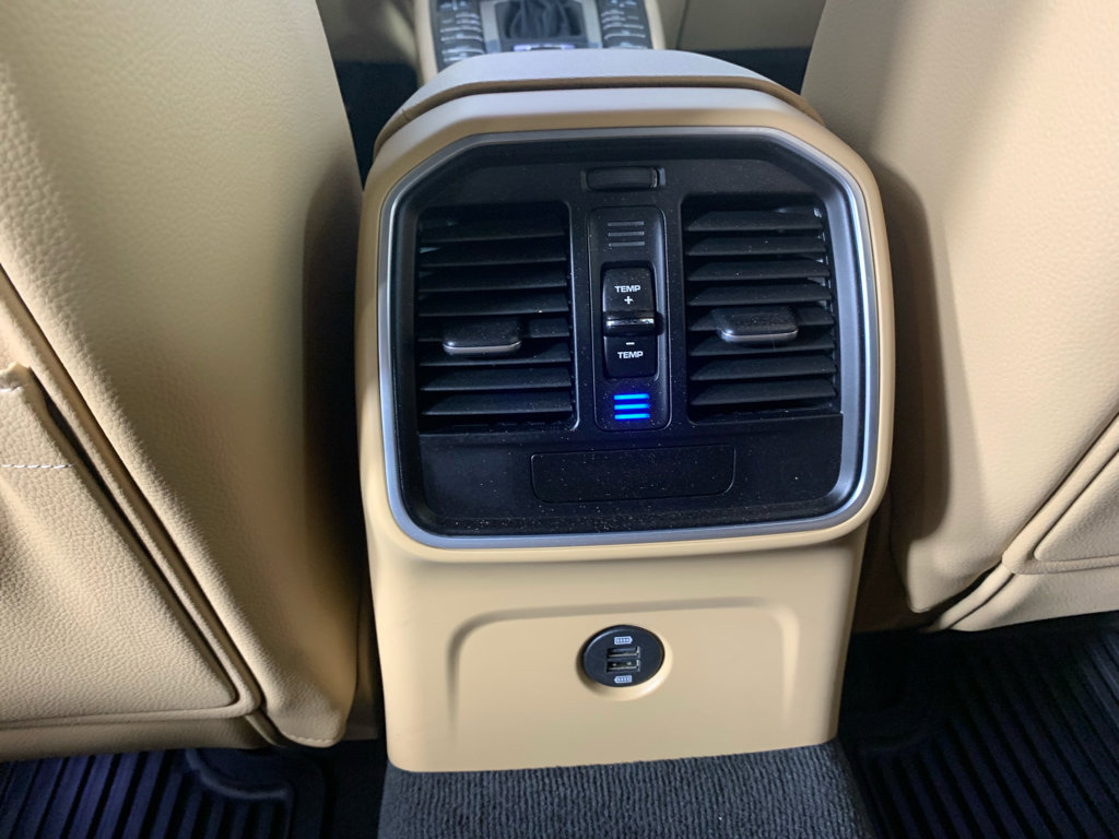 Used 2018 Porsche Macan AWD/4WD image 33