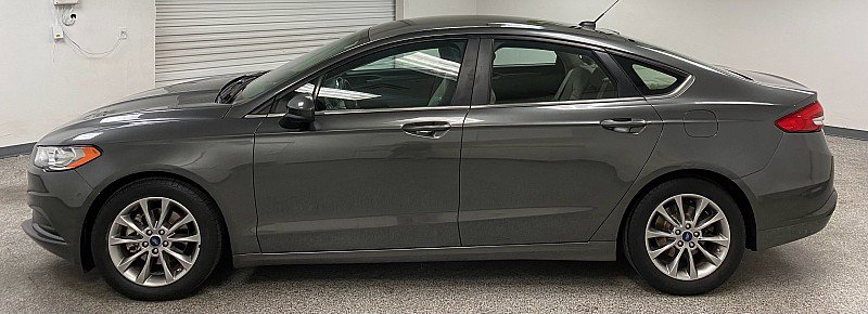 Used 2017 Ford Fusion SE w/ Fusion SE Technology Package image 8