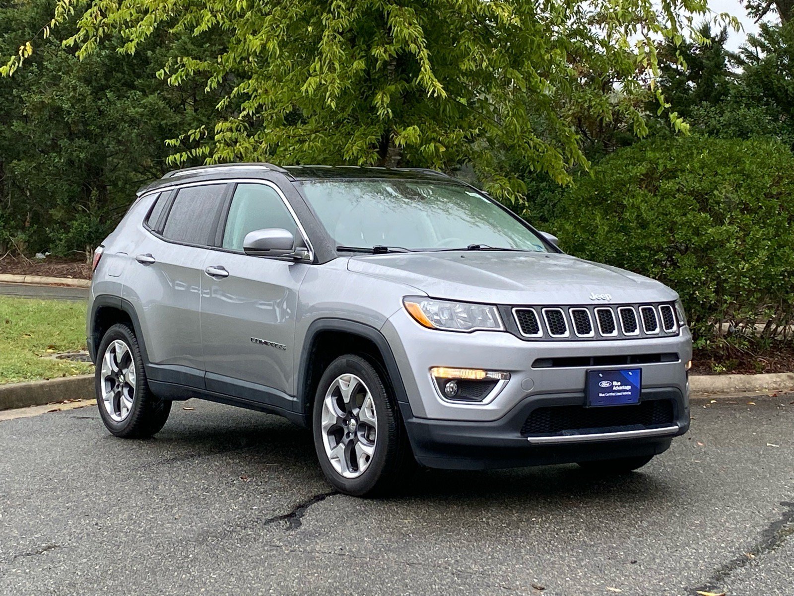 Used 2018 Jeep Compass Limited w/ Safe & Security Group AWD/4WD image 2