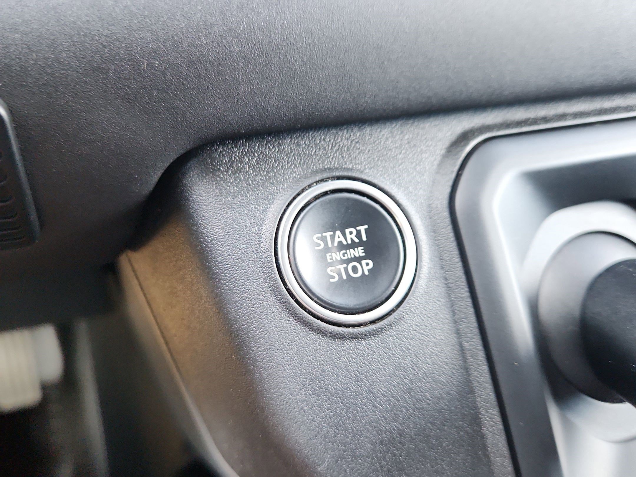 Certified 2024 Land Rover Defender 130 X-Dynamic SE image 28