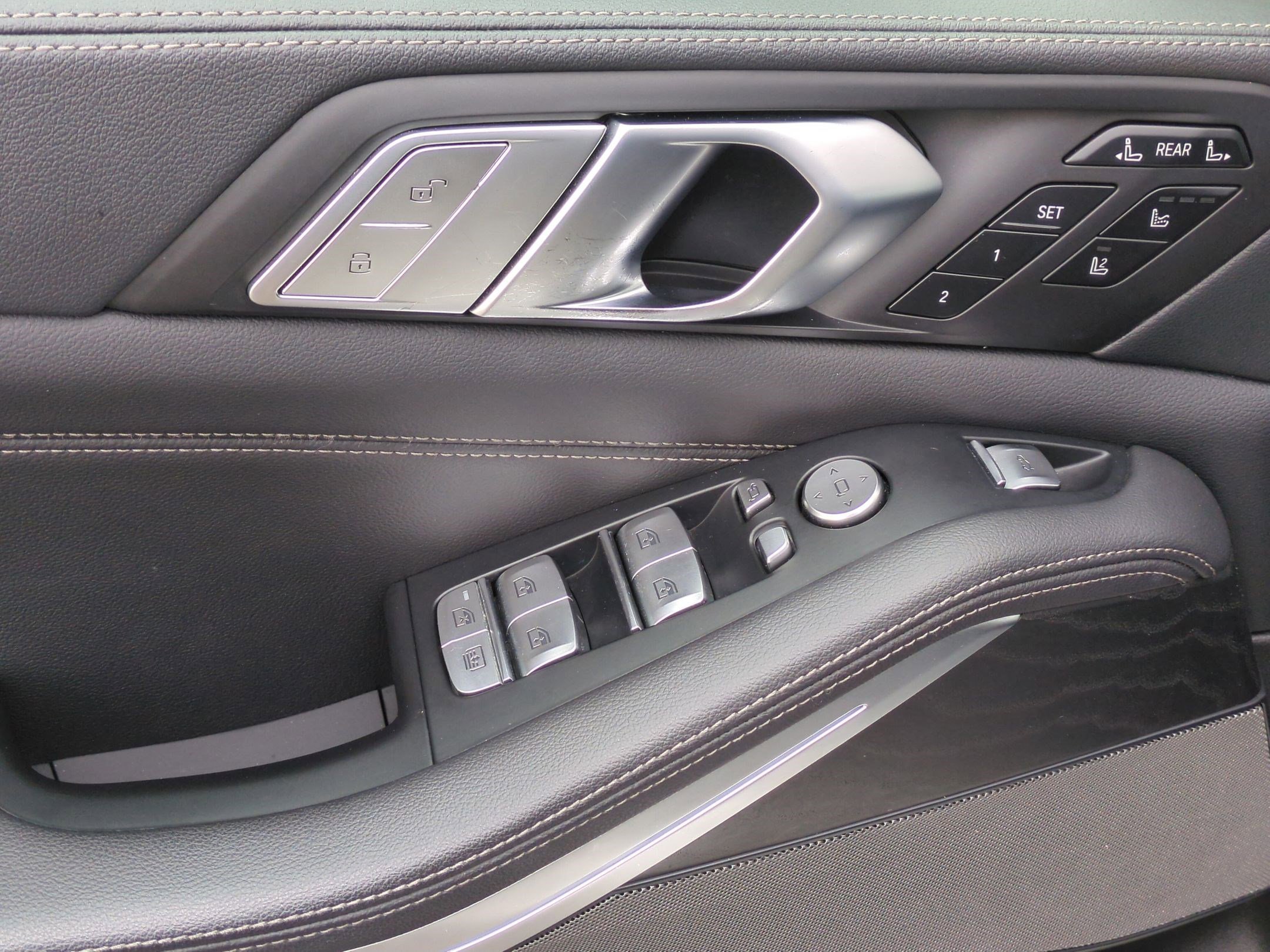 Used 2020 BMW X7 xDrive40i w/ Premium Package image 11