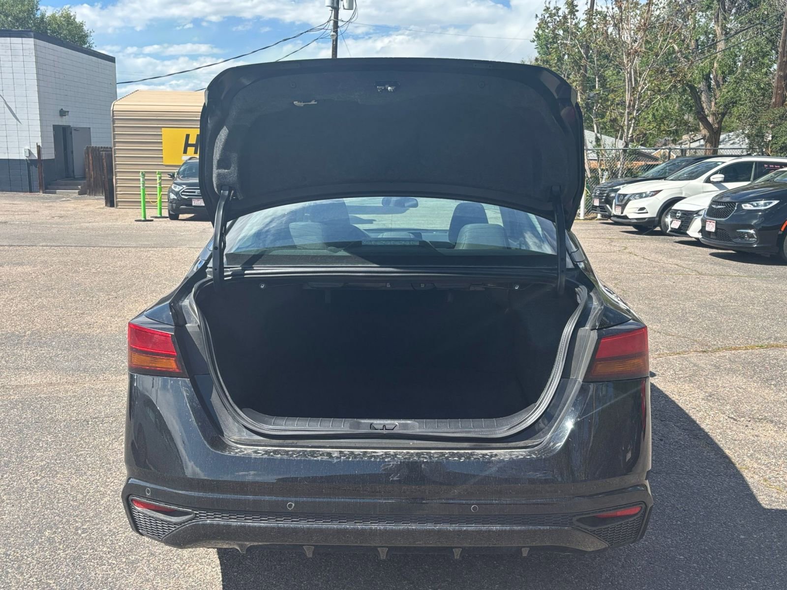 Used 2025 Nissan Altima 2.5 SV FWD image 29