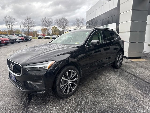 Used 2022 Volvo XC60 B5 Momentum w/ Climate Package image 3