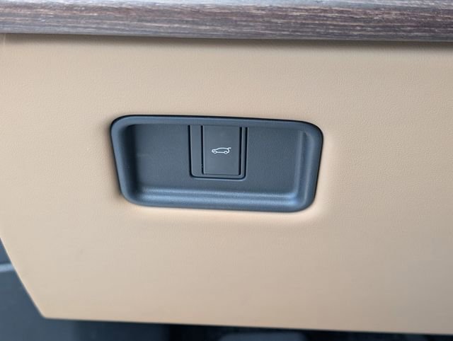 Used 2024 Land Rover Range Rover SE image 33