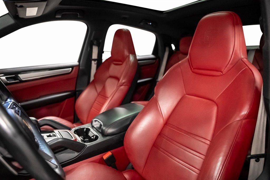 Used 2023 Porsche Cayenne Platinum Edition AWD/4WD image 30