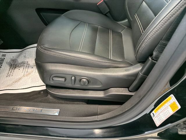 Used 2023 GMC Terrain Denali w/ Denali Premium Package image 17
