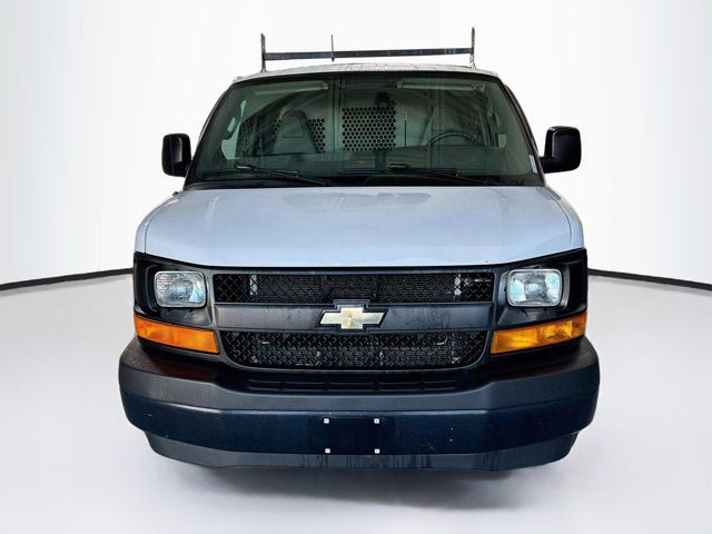 Used 2017 Chevrolet Express 2500 RWD image 2