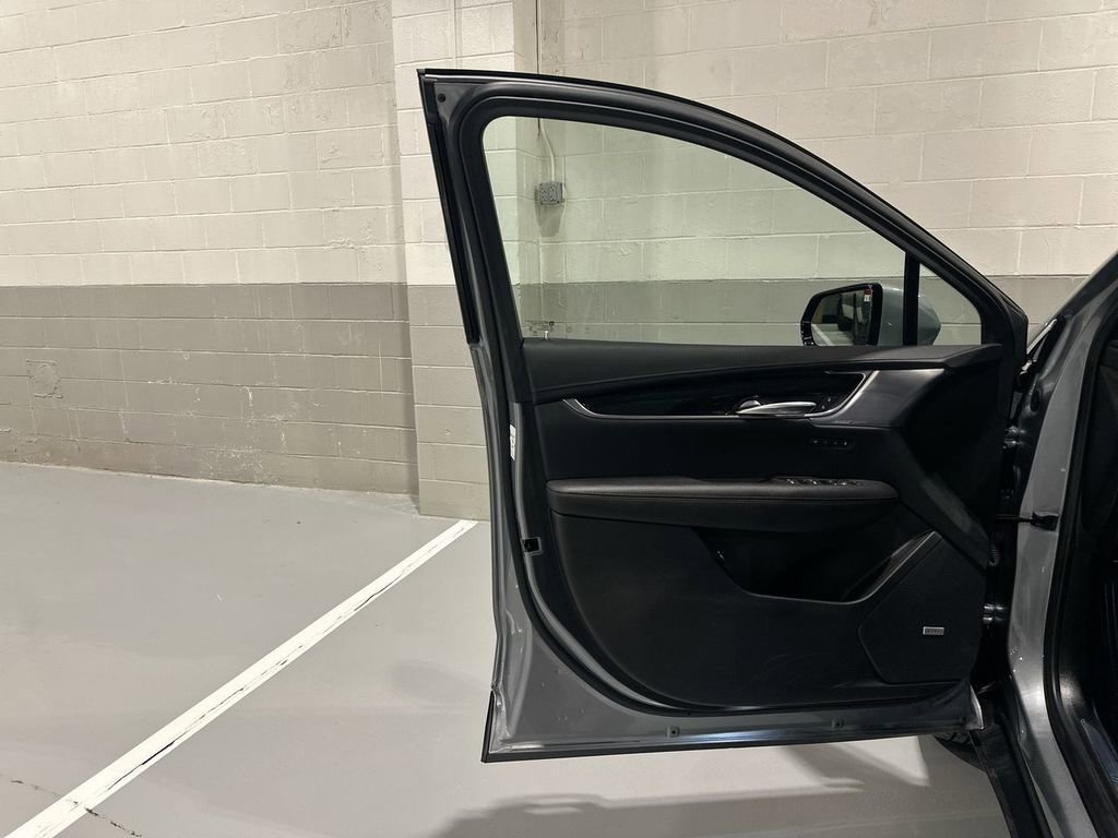 Used 2025 Cadillac XT5 Premium Luxury image 9