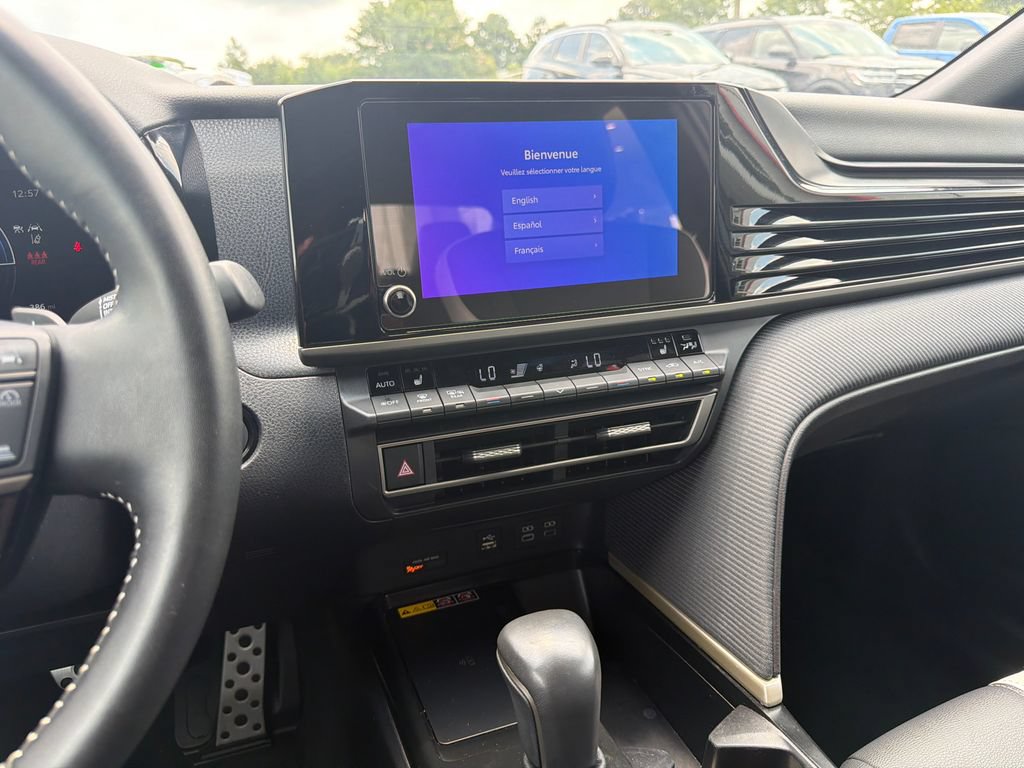 Used 2025 Toyota Camry SE w/ Convenience Package FWD image 31
