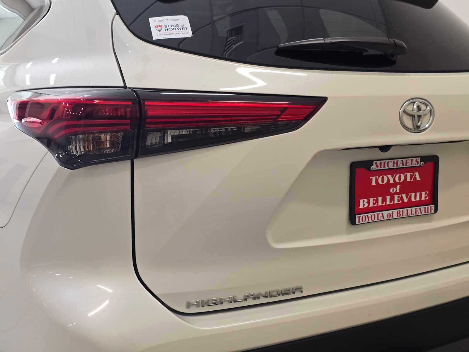 Certified 2020 Toyota Highlander XLE AWD/4WD image 7