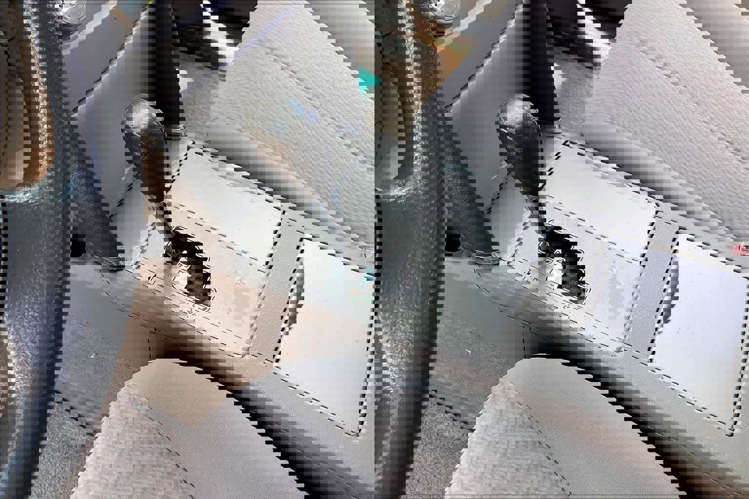 Used 2010 Toyota Camry LE FWD image 13