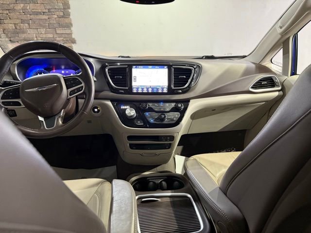 Used 2019 Chrysler Pacifica Touring-L Plus w/ Advanced Safetytec Group FWD image 23