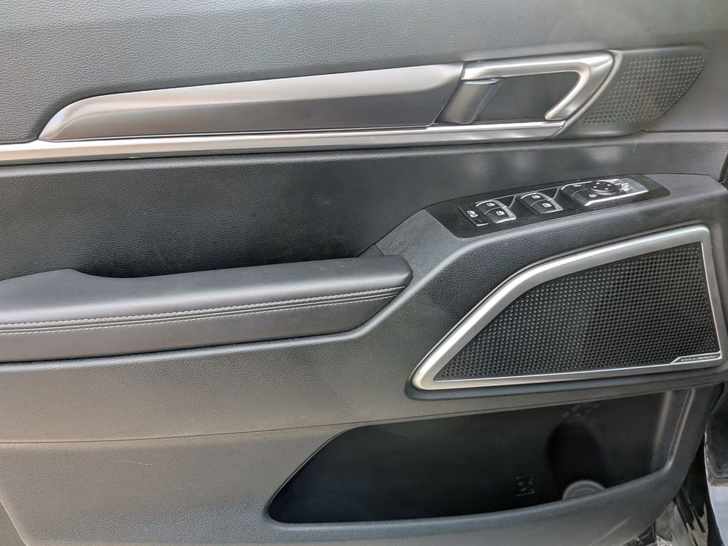 Used 2025 Kia Telluride S image 11